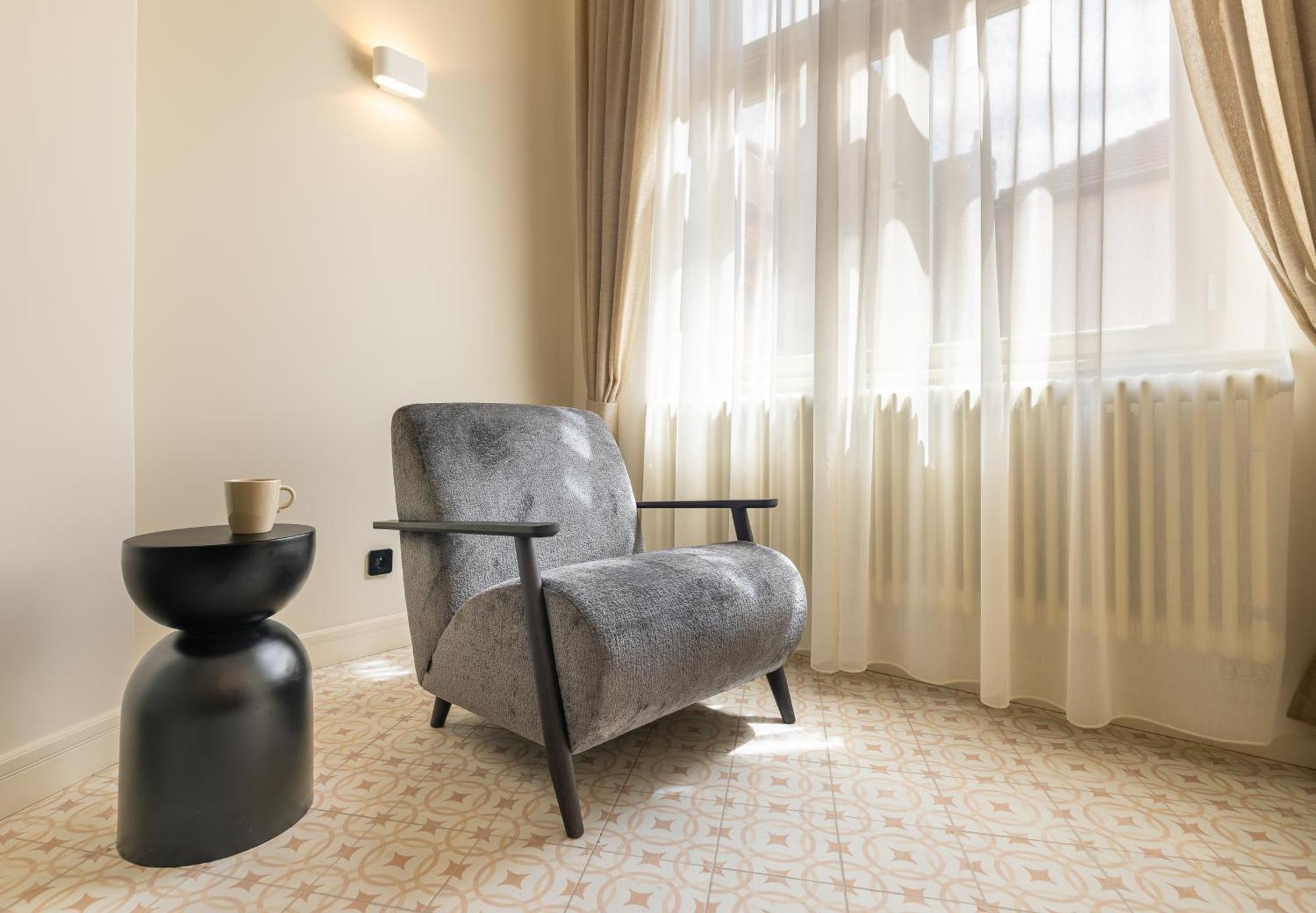 Luxury 2 Bedroom With Ac In The Old Town Lägenhet