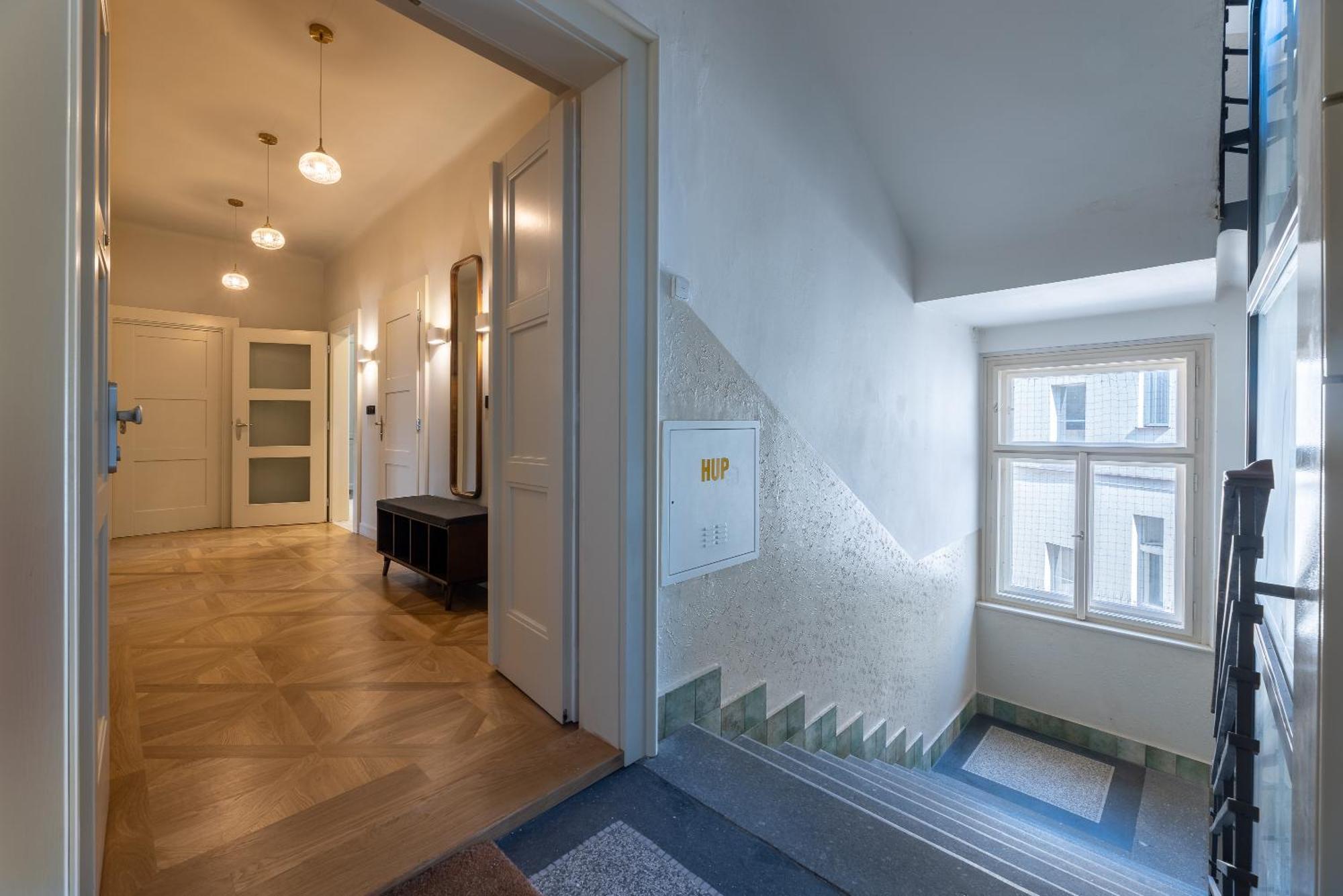 Luxury 2 Bedroom With Ac In The Old Town Lägenhet